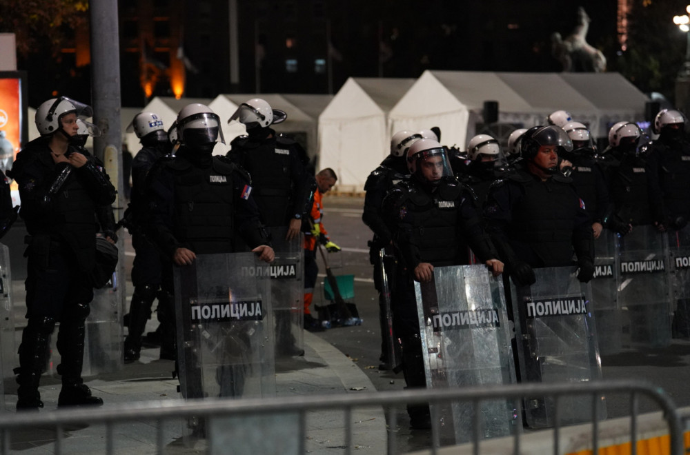 VJT podiglo optužnicu protiv osumnjičenog da je tokom protesta napao policajca