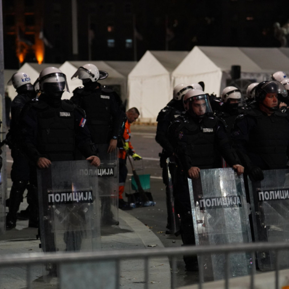 VJT podiglo optužnicu protiv osumnjičenog da je tokom protesta napao policajca