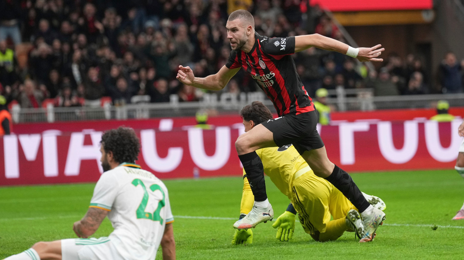 "Neočekivan" gol Pavlovića za erupciju na "San Siru" VIDEO