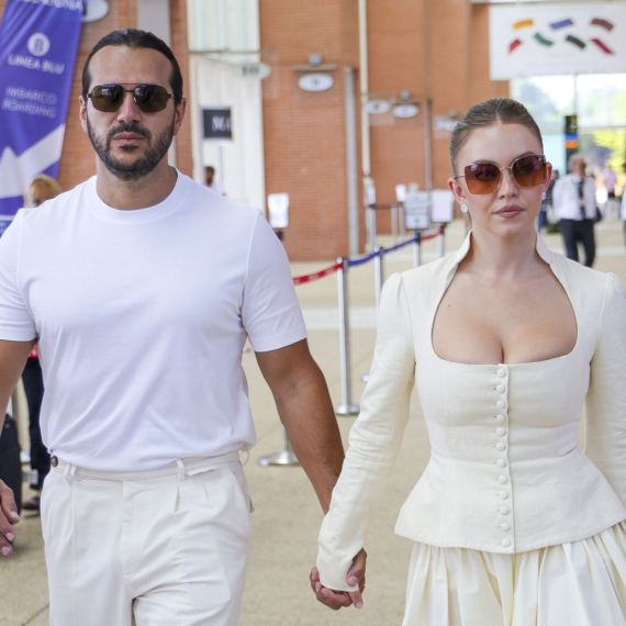 Kraljica dekoltea u ljubavnom trouglu: "Uhvaćena" sa bivšim, ipak ne može da ga zaboravi? FOTO