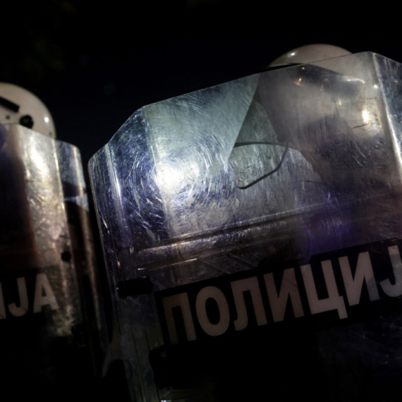 Mesarović osudila nasilje u Ćacilendu: Hitno da prestane teror prema ljudima koji drugačije misle