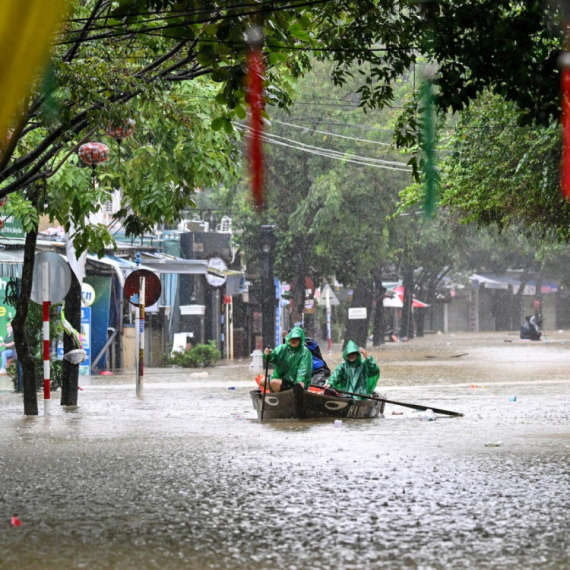 Počelo nevreme: Evakuisano više od 400 ljudi; Čamcima plove po ulicama; Ima mrtvih FOTO/VIDEO