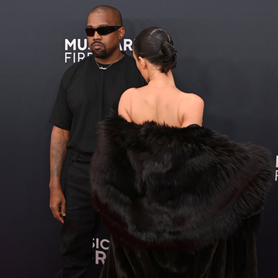 Vratila se kraljica golotinje: Skandalozna Bjanka objavila "povratničku" fotku, pa se pokajala FOTO