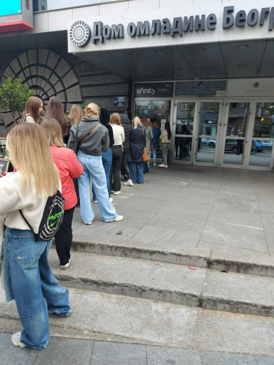 Ponovo redovi za Jakova: Beograd u znaku mlade muzičke zvezde, rasprodat i treći Sava centar FOTO