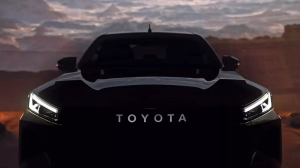 Nova Toyota Hilux otkriva svoje lice – stiže još moćniji i moderniji pikap VIDEO
