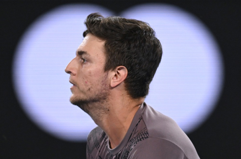 Nestvarna scena u Atini – epska greška "slepog" sudije, Kecmanović se pravi "lud" VIDEO