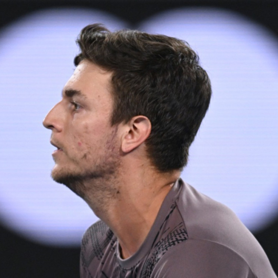 Nestvarna scena u Atini – epska greška "slepog" sudije, Kecmanović se pravi "lud" VIDEO