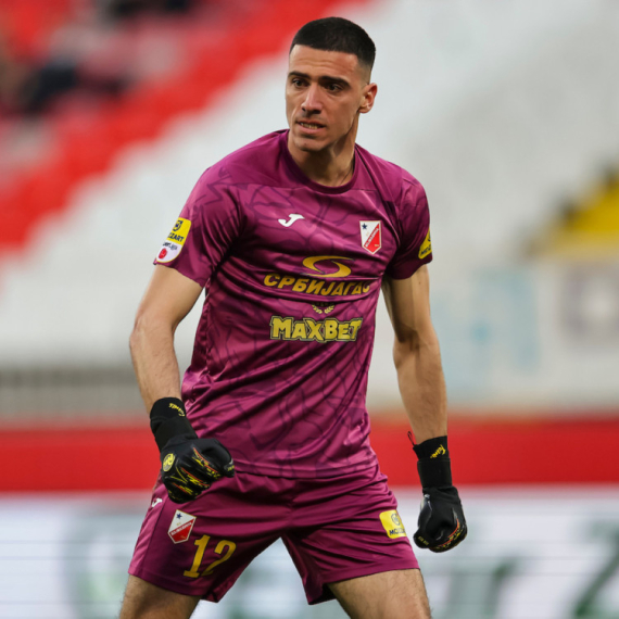 Golman Vojvodine bi mogao da zameni Zidana