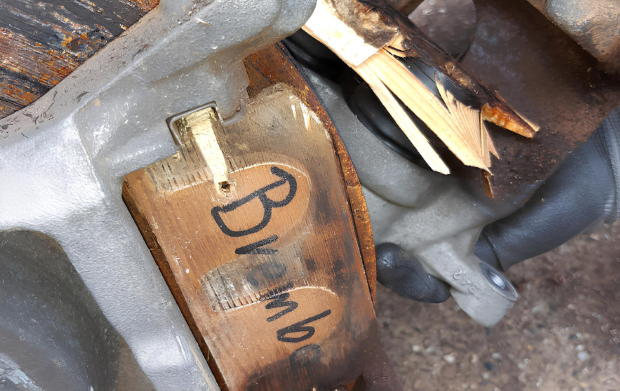 Kupili polovan Mercedes i ostali bez teksta – na točkovima zatekli drvene kočnice! FOTO