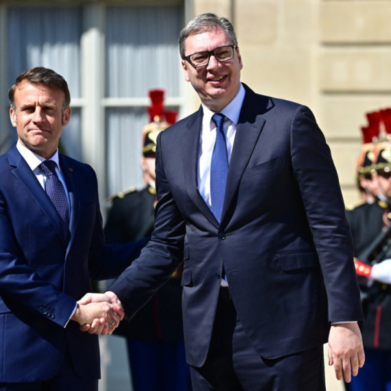 Đurić: U narednih desetak dana očekuje se sastanak Vučića i Makrona