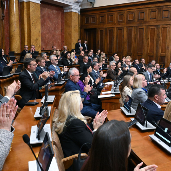 Završena današnja sednica, nastavak u ponedeljak; Usvojen leks specijalis o zgradi Generalštaba VIDEO