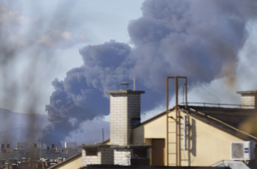 Ogroman požar u Hrvatskoj: Crni dim prekrio nebo; Buktinja se videla i u Sloveniji FOTO/VIDEO