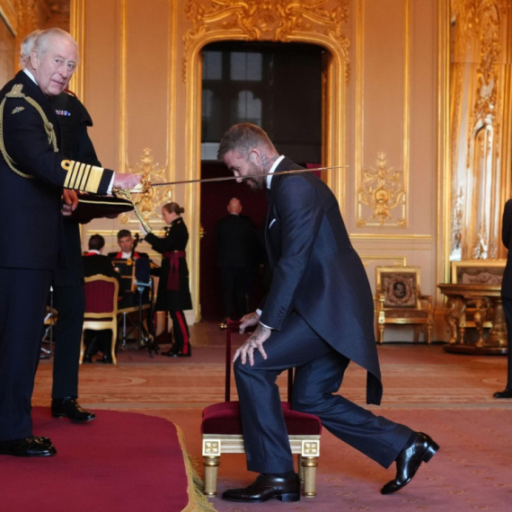 Dejvid Bekam zvanično postao vitez: Odlikovao ga princ Čarls FOTO/VIDEO