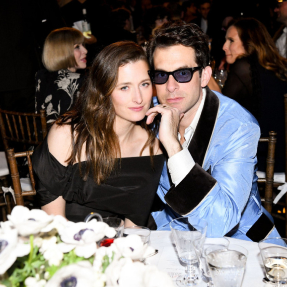 U bademantilu na crvenom tepihu? To može samo on FOTO