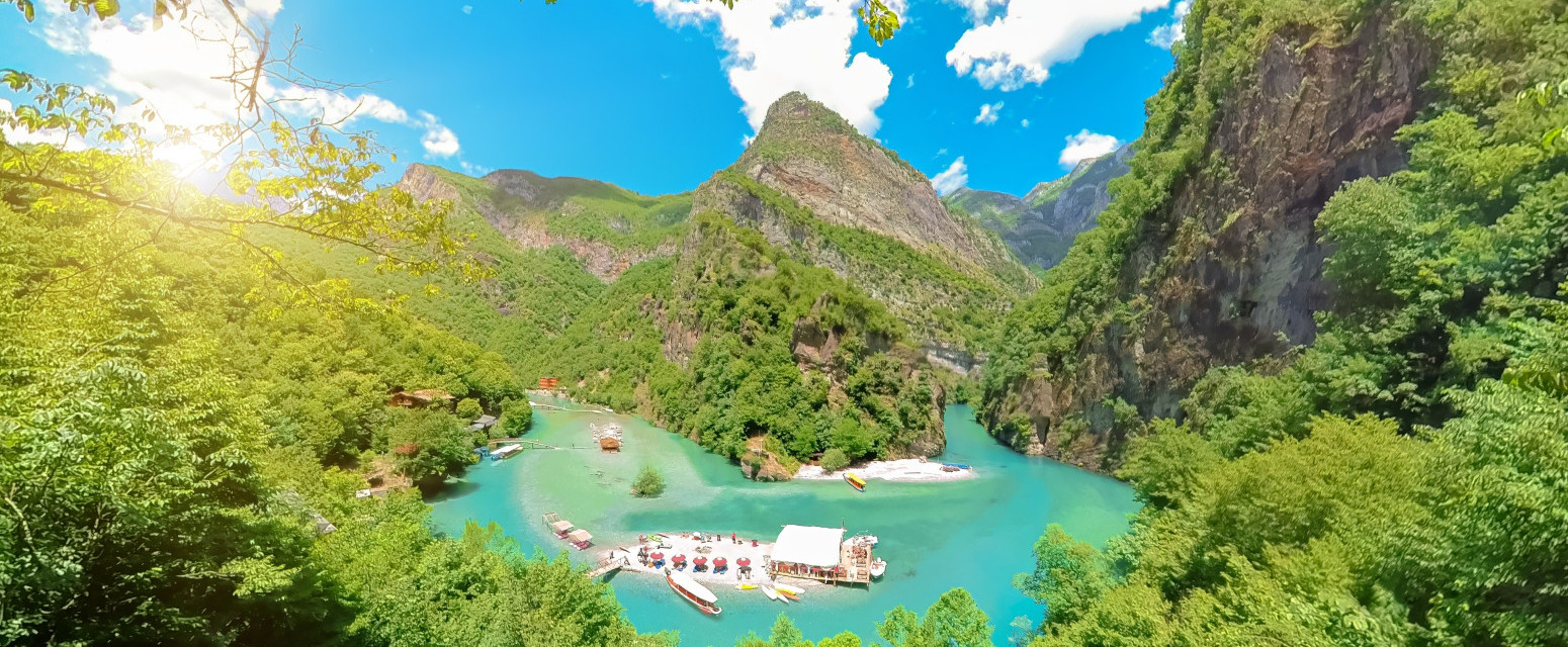 Ovaj skriveni raj nadomak Srbije zovu evropskim Tajlandom: Krije neopisivu prirodu i vodu tirkizniju od mora