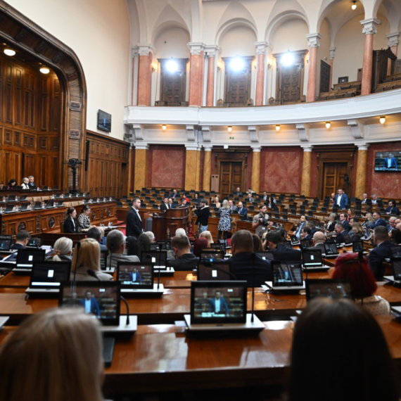 Završena današnja sednica Skupštine: "Blokaderi šutirali svog profesora"; Jovanov oštro odgovorio u Skupštini