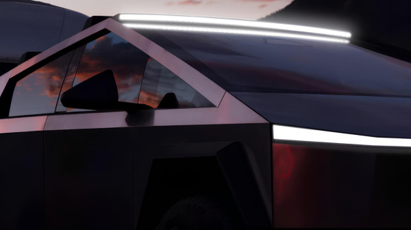 Teslina glavobolja se nastavlja: Vlasnicima Cybertrucka sada otpada deo sa krova