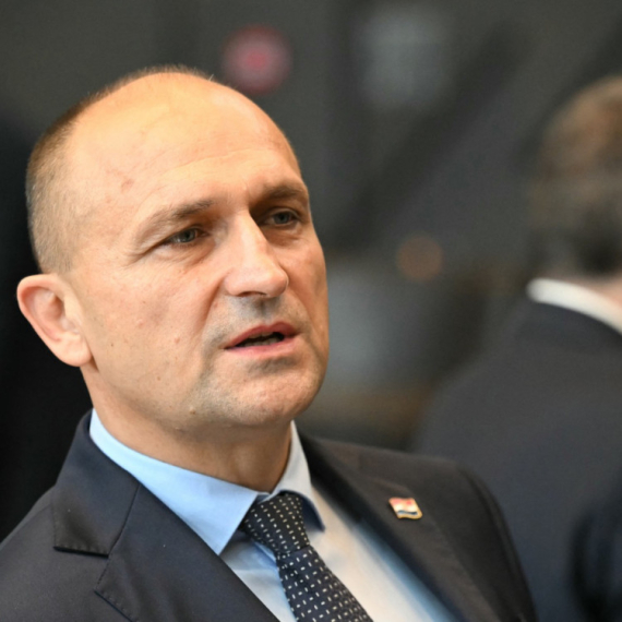 Anušić: Pustite "za dom spremni" tamo gde mu je mesto, u muzeje, u vražju mater