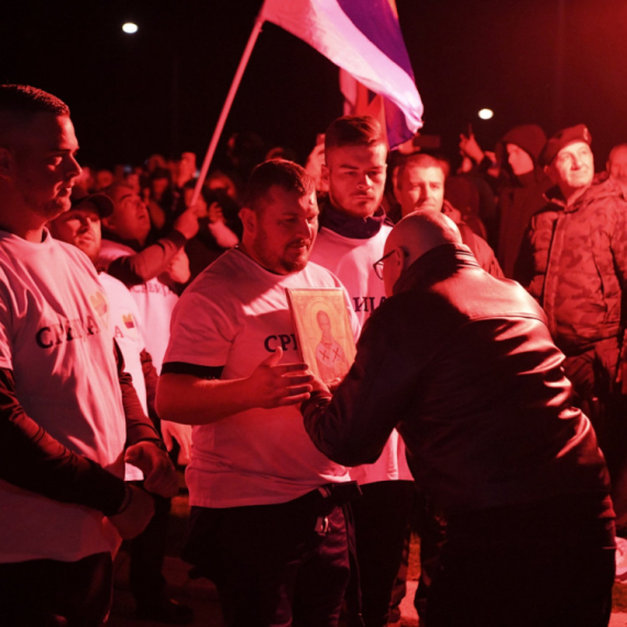 Vučević: Bratski susret na Trgu Nikole Pašića; Svi želimo normalnu i jedinstvenu Srbiju