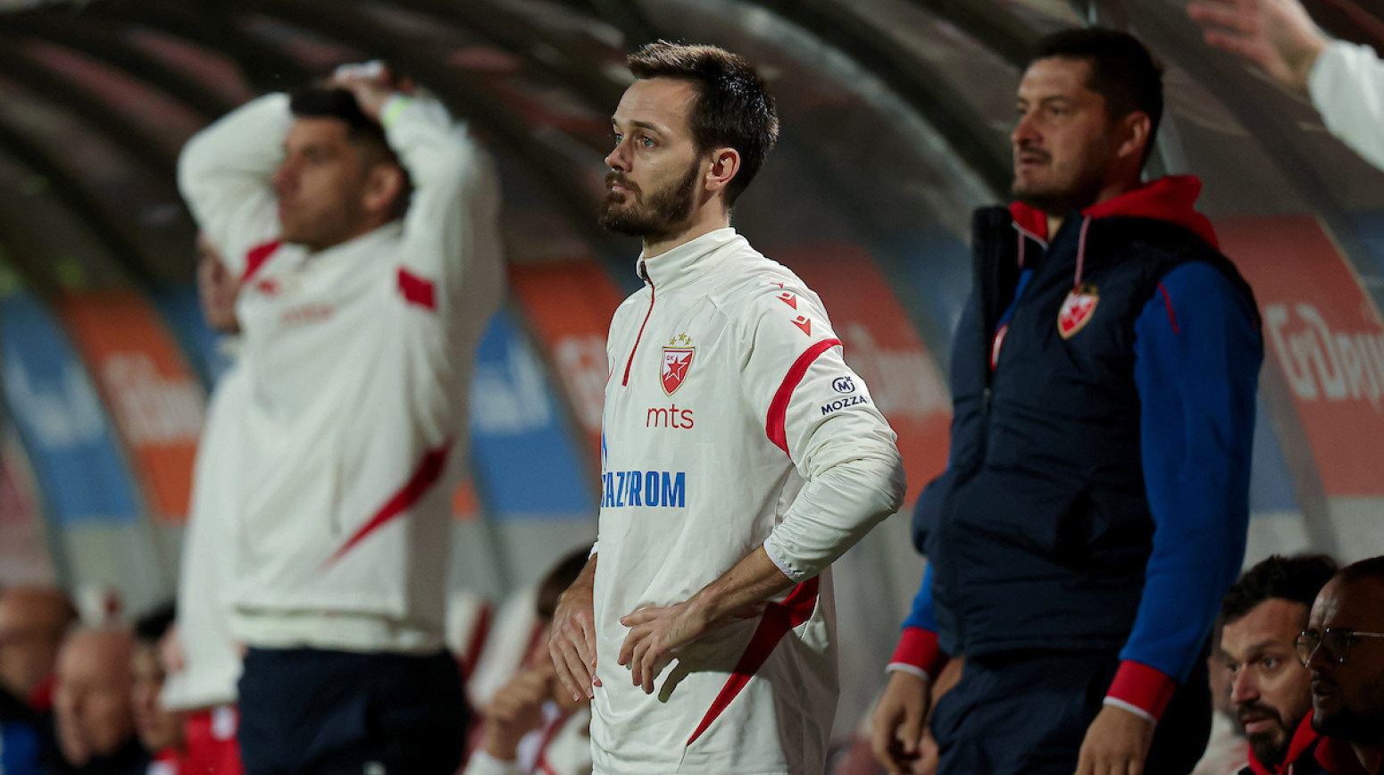 Zvezda saterana uza zid