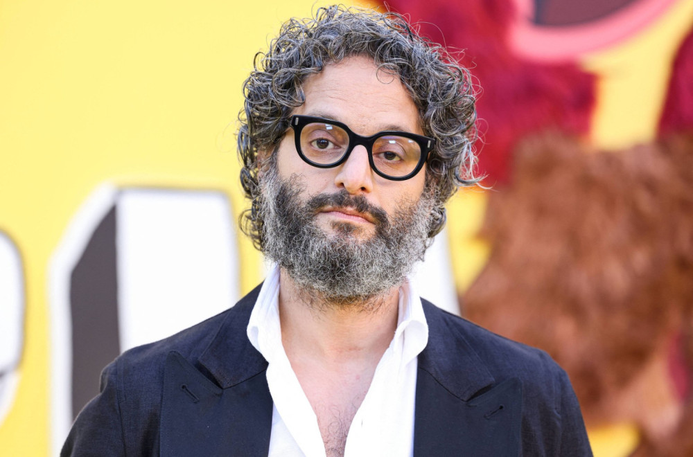 Objavljena najava za 2. sezonu popularne krimi-komedije "A Man on the Inside": Nova tajna misija VIDEO