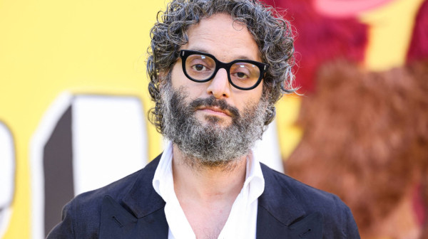 Objavljena najava za 2. sezonu popularne krimi-komedije "A Man on the Inside": Nova tajna misija VIDEO