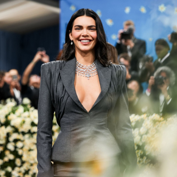 Došao je red da i ona pokaže ubitačno telo: Najtraženija lepotica proslavila rođendan FOTO