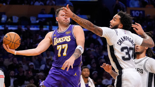 Avdija prvi srušio šampiona! Dončić "jači" od Vembanjame VIDEO