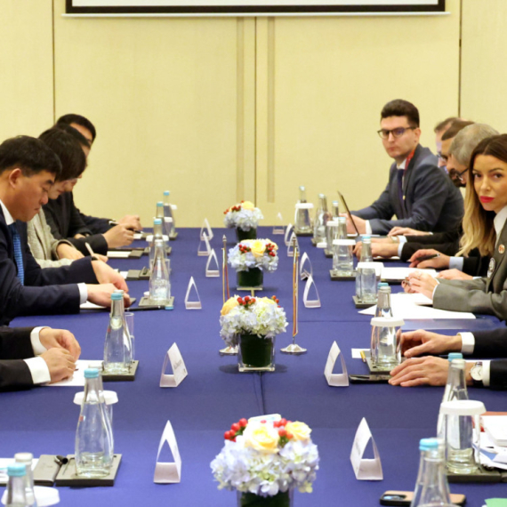 Mesarović razgovarala sa predsednikom fabrike automobila "Čeri" o mogućoj saradnji FOTO