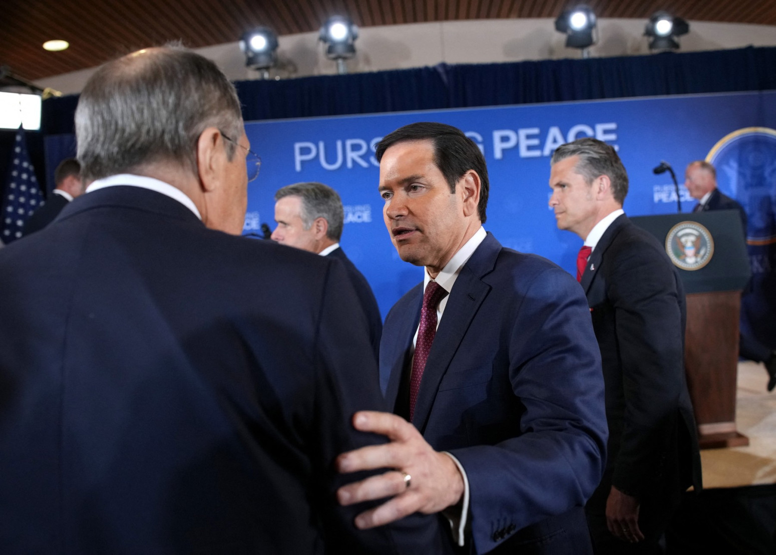 Puklo između Putina i Lavrova