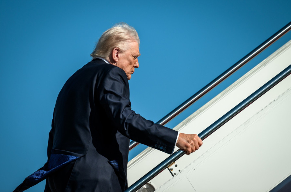 "Trampe, ruke dalje"