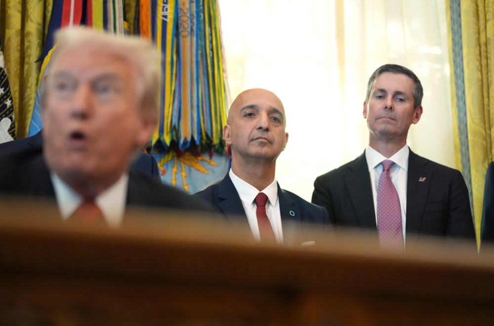 Kad se šef farmaceutskog giganta onesvesti pred Trampom: Objavljen snimak drame VIDEO