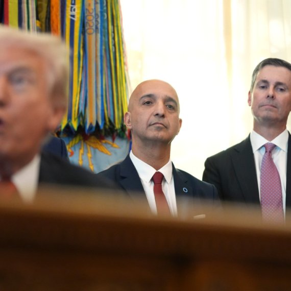 Kad se šef farmaceutskog giganta onesvesti pred Trampom: Objavljen snimak drame VIDEO