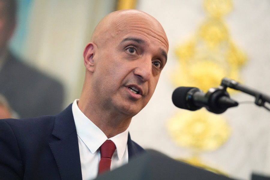 Kad se šef farmaceutskog giganta onesvesti pred Trampom: Objavljen snimak drame VIDEO