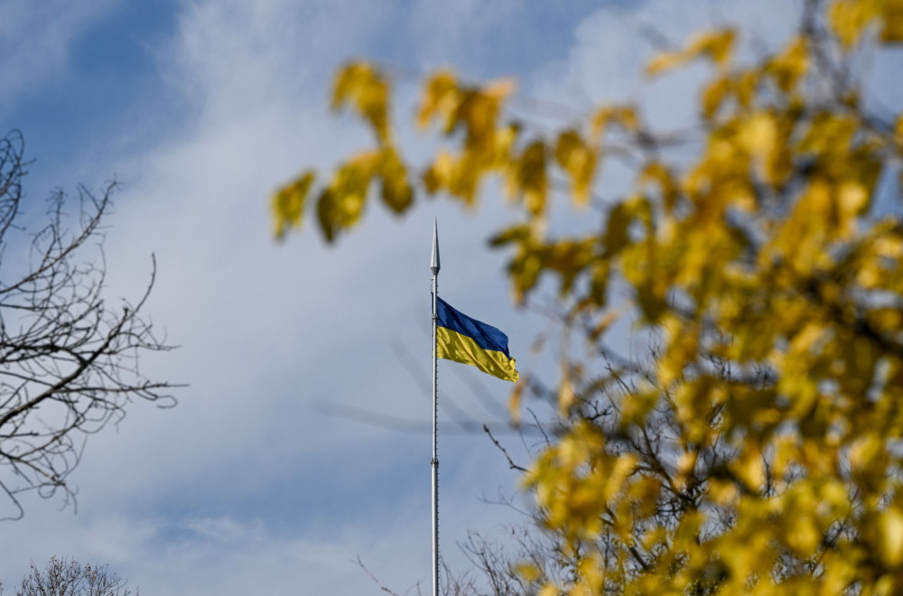 Česi skinuli ukrajinsku zastavu sa parlamenta, izraelska ostala VIDEO