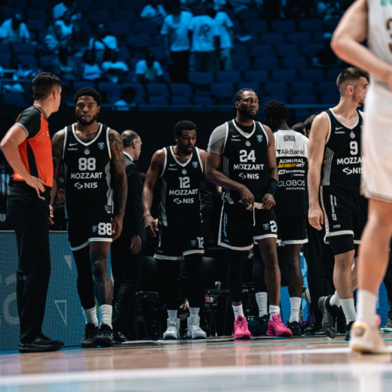 Posrnuli Partizan i deprimirani Obradović traže lek u Pireju