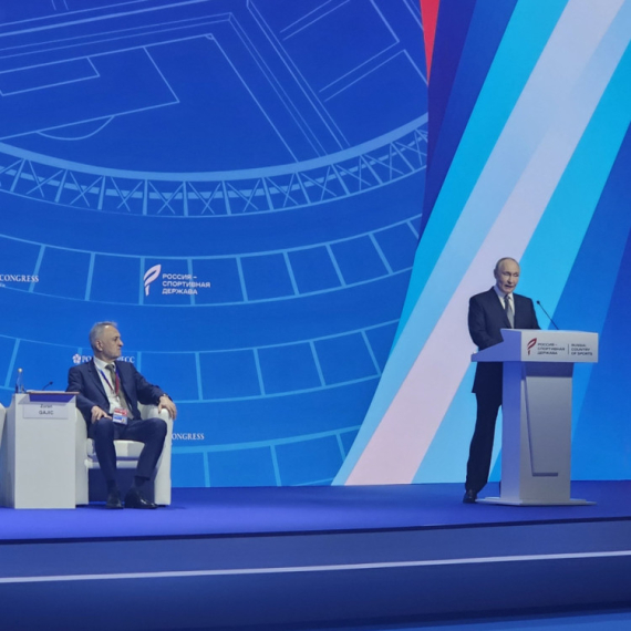 Ministar sporta Srbije prvi do Putina na najvećem sportskom forumu u Rusiji FOTO