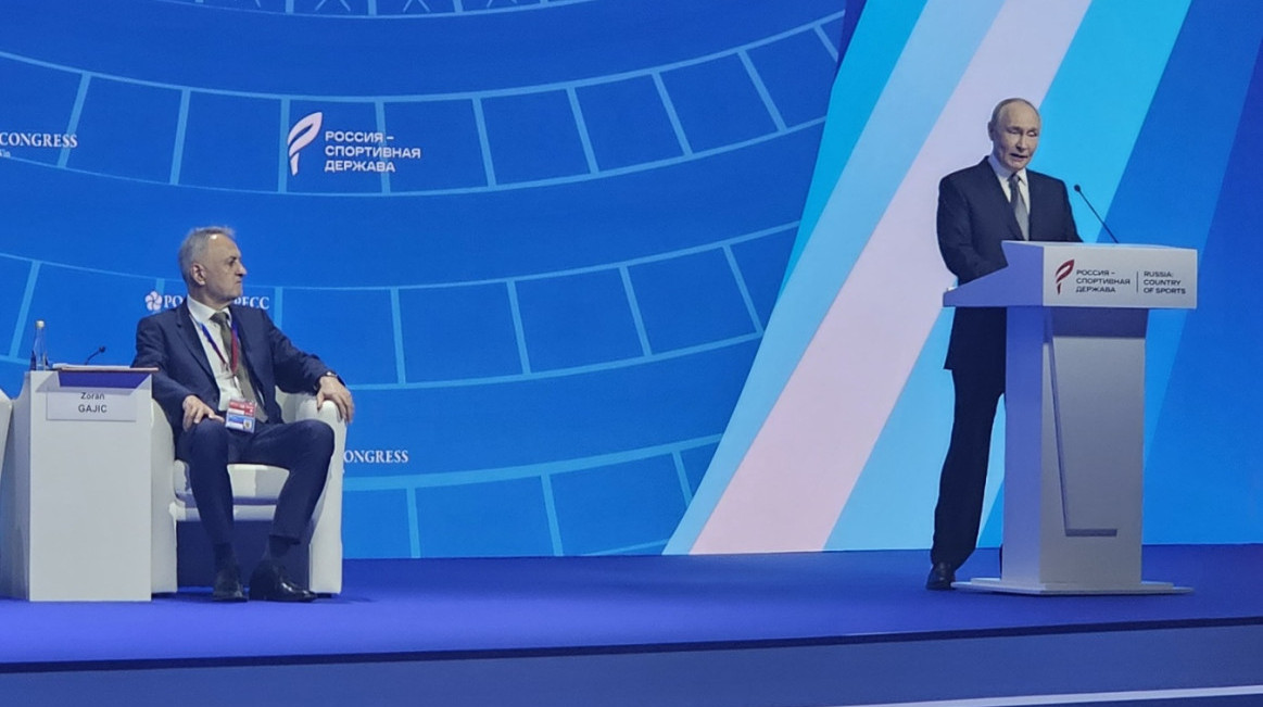 Ministar sporta Srbije prvi do Putina na najvećem sportskom forumu u Rusiji FOTO