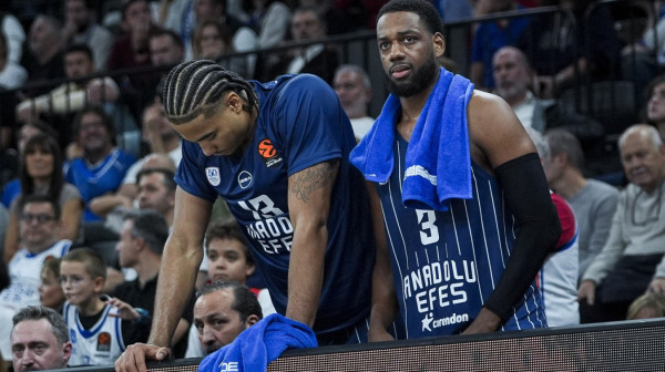 "Ludnica" kakva se ne pamti: Milano posle dva produžetka srušio Efes – Dozir 34, Ledej 25 poena!