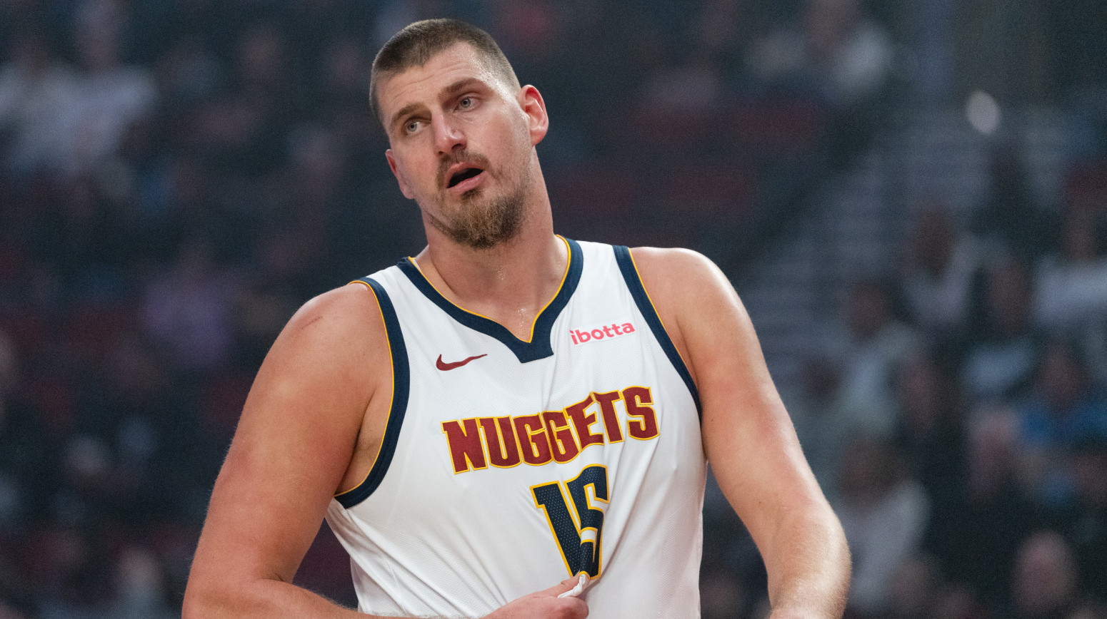 Prvi MVP presek – Jokić gleda u leđa dvojici