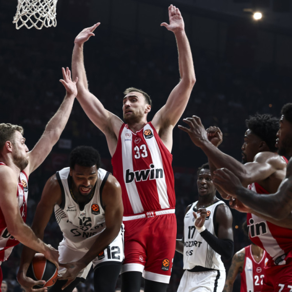 Partizan dobio 3/4, ali izgubio – Milutinov sve okrenuo; Obradović: "Ne znam, pokušao sam..."