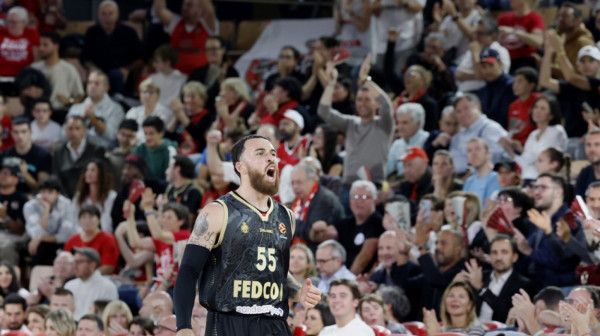 Majk Džejms bez premca