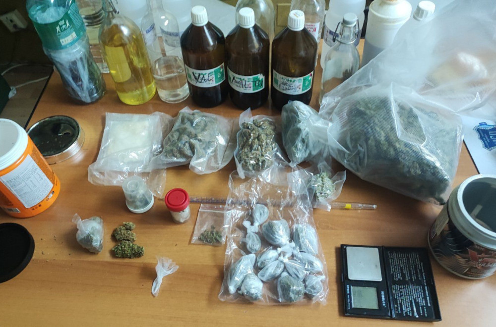 Proizvodio drogu u stanu: Uhapšen muškarac na Novom Beogradu