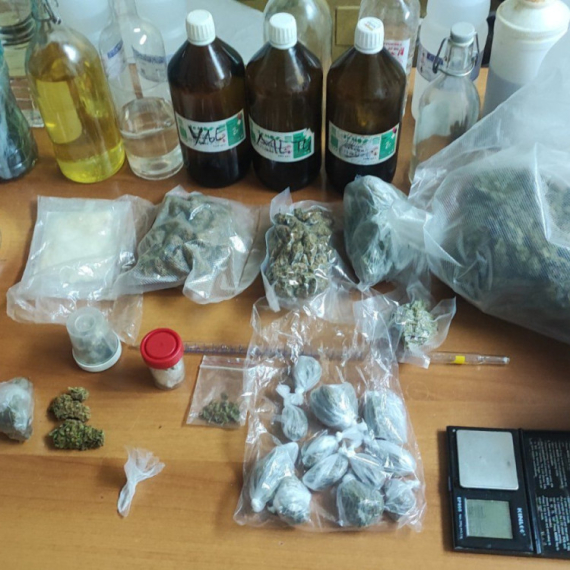 Proizvodio drogu u stanu: Uhapšen muškarac na Novom Beogradu