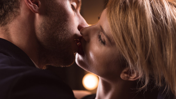 Praktikujte što češće: Ljubljenje partnera poboljšava zdravlje creva