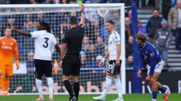 Loš dan za Lukića u Liverpulu – Barnli poveo, pa ga udario "čekić"