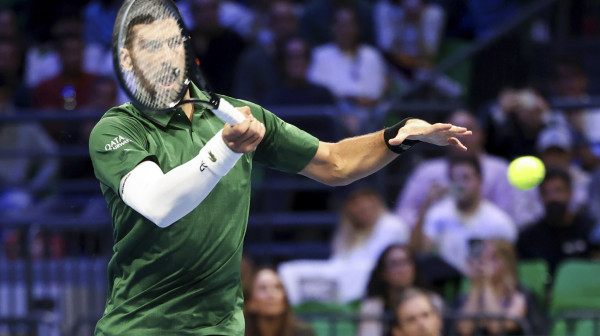 Novak servira za titulu