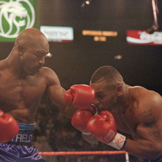 Na današnji dan: Kako je Holifild šokirao Tajsona VIDEO