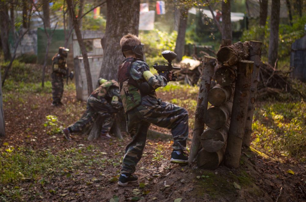 Spremaju decu za rat: Đaci naoružani, uče da pucaju i "umru za otadžbinu" VIDEO