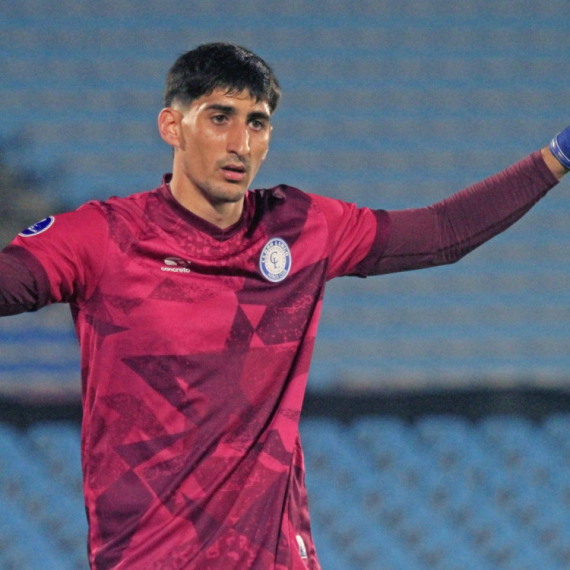 Gol sa preko 90 metara! VIDEO